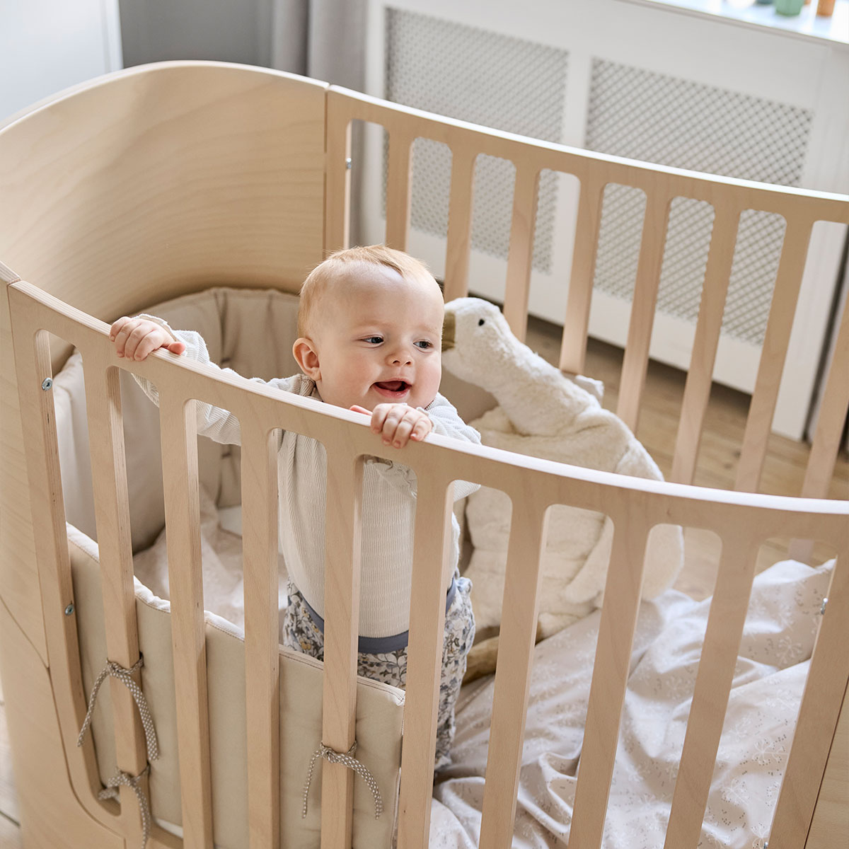 leander-classic-babybett-0-3-jahre-massivholz-oval-mitwachsend image 3