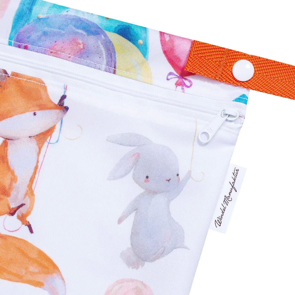 windelmanufaktur-wetbag-klein-ballonparty-atmungsaktive-nasstasche-made-in-germa image 1