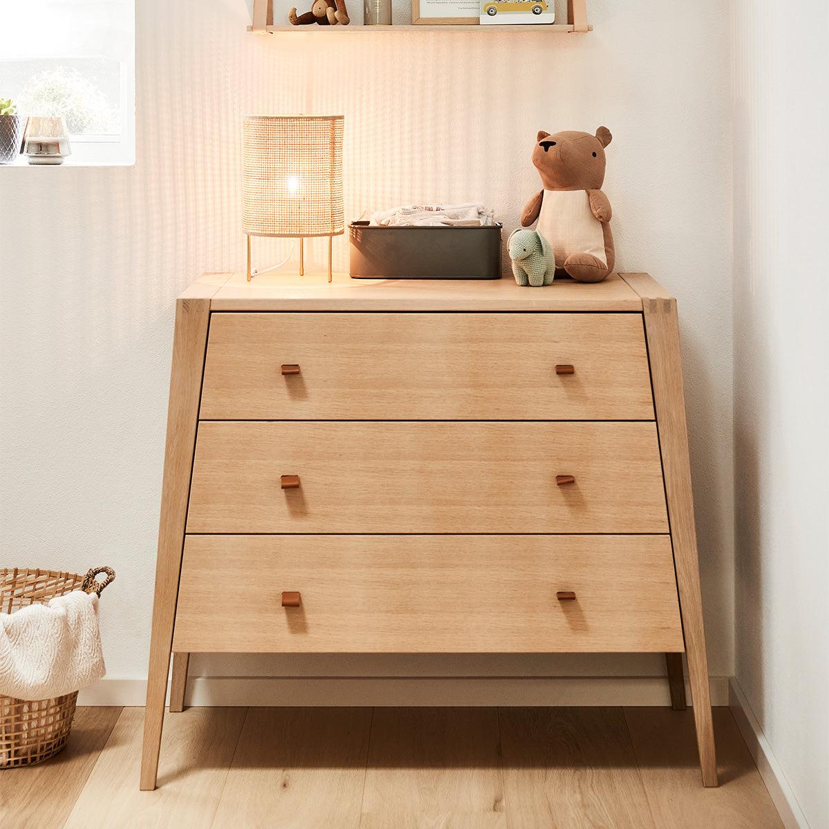 leander-linea-kommode-mit-drei-schubladen image 1